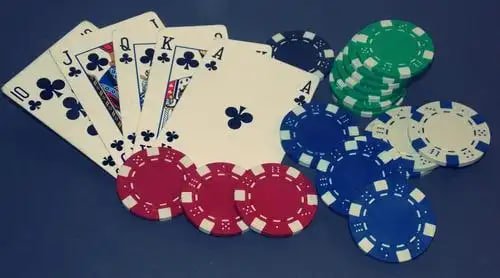 shan star platform Myanmar ကစားသမားများ MMK ဖြင့် online betting ကစားနေသောမြင်ကွင်း
